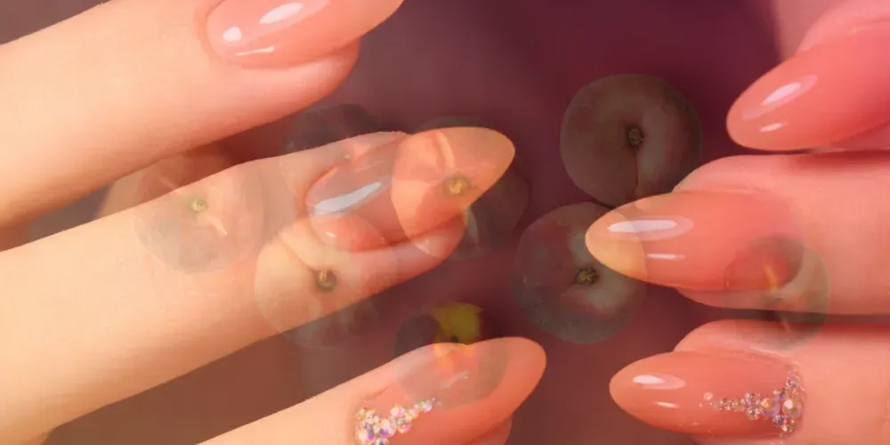 13 Peach Nail Designs That Radiate Warmth & Style