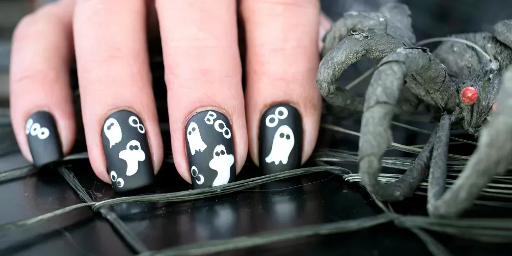 Get Ready for Halloween with These Stunning Nail Designs!