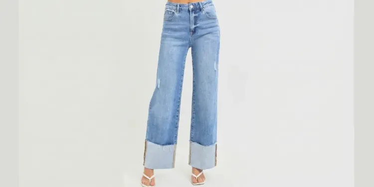 12 Ways to Style the Giant Cuffed Jean Trend in 2025:2026 From '90s Nostalgia to Modern Chic