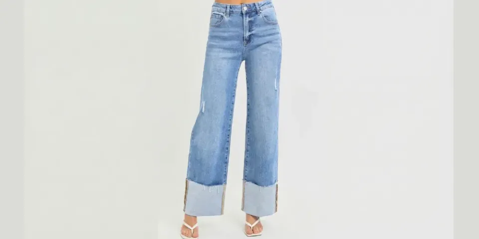 12 Ways to Style the Giant Cuffed Jean Trend in 2025:2026 From '90s Nostalgia to Modern Chic