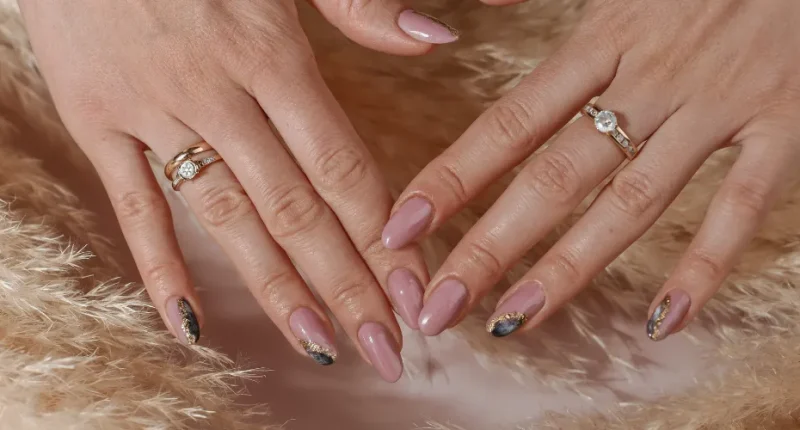 15 Short May Nail Ideas for 2025 That Are Too Cute to Skip 4 4